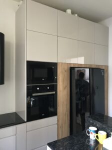 lodówka side by side drewno lakier połysk tipon blat