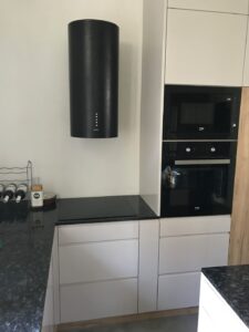 kuchnia okap tuba uchwyt frezowany piekarnik mikrofalówka beko