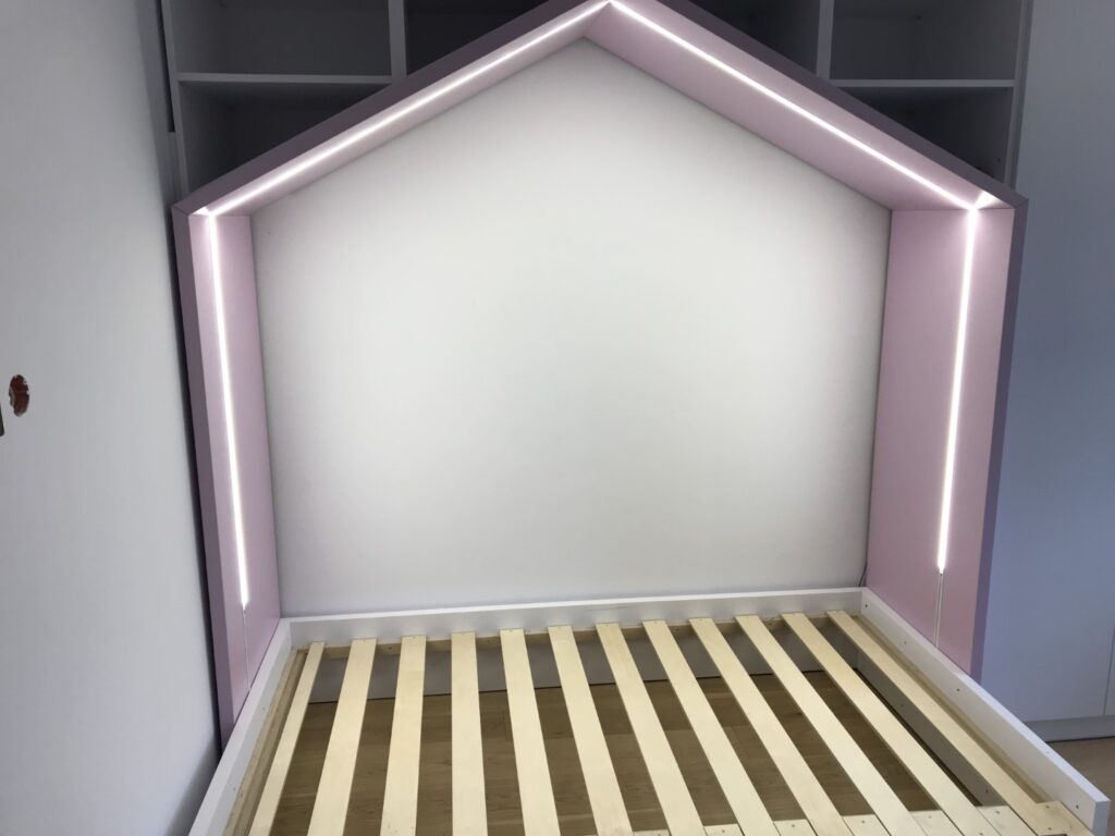 łóżko dla dziecka domek led rozsuwane