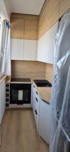 kuchnia kaszmir blat drewno blum czarny uchwyt na wymiar