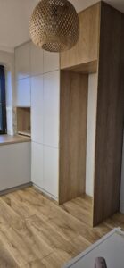 kuchnia kaszmir biały blat marmur blum złoty uchwyt na wymiar