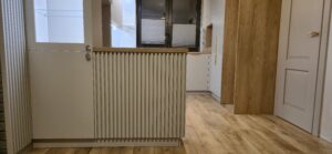 kuchnia kaszmir biały blat marmur blum złoty uchwyt na wymiar