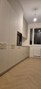 kuchnia kaszmir biały blat marmur blum złoty uchwyt na wymiar